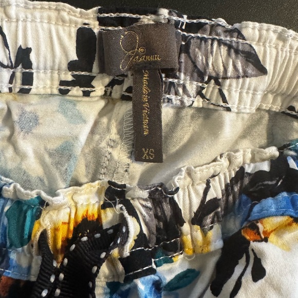 Jaanuu Floral Pants - medical scrub - Picture 7 of 8